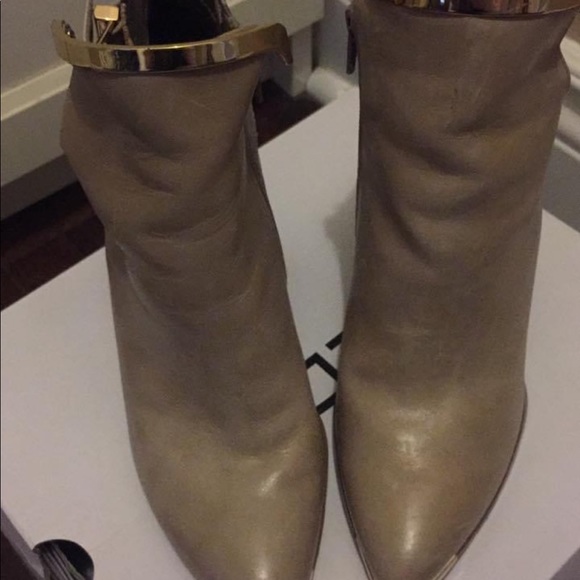 Aldo tan (faux) snakeskin bootie with gold hardware - Picture 5 of 5